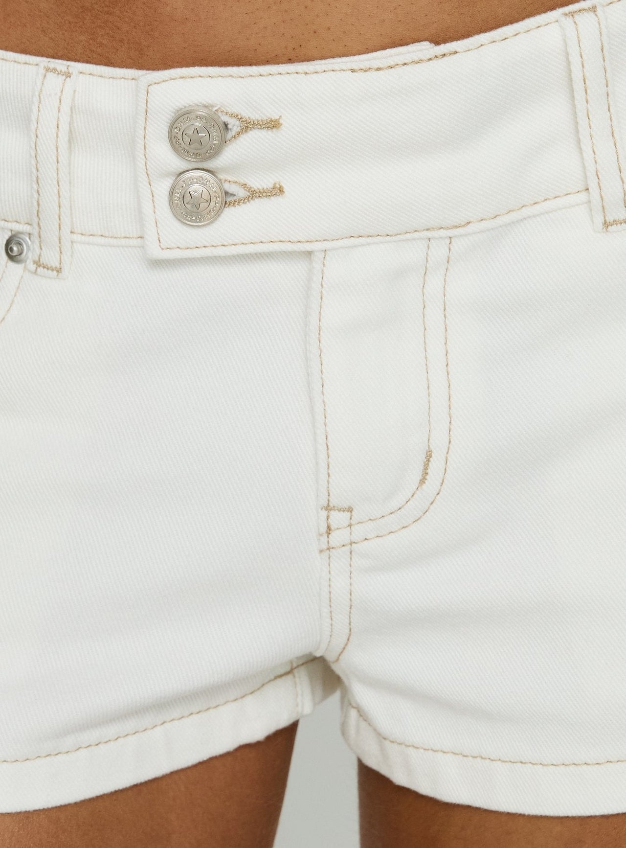 Short vaquero blanco