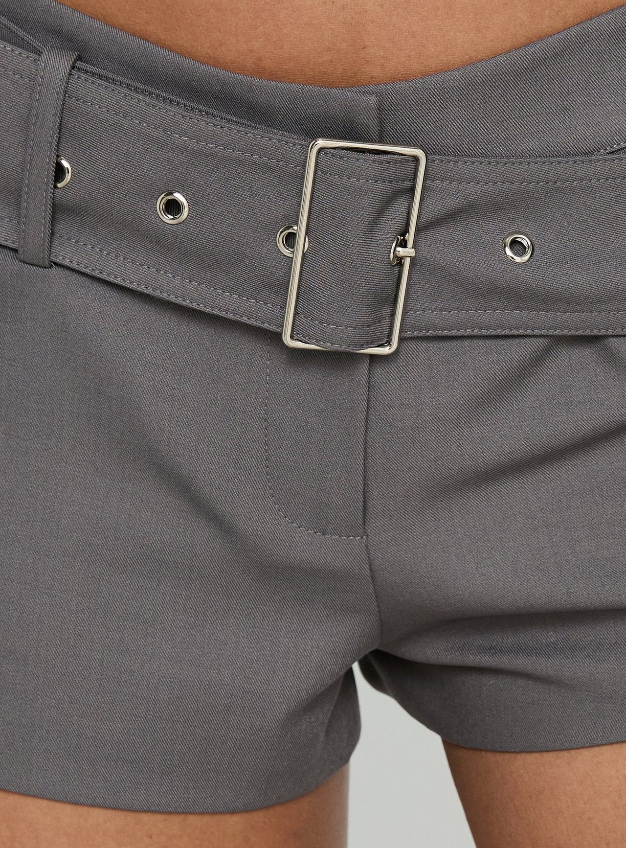 Short mini de vestir Zaera con cinturón