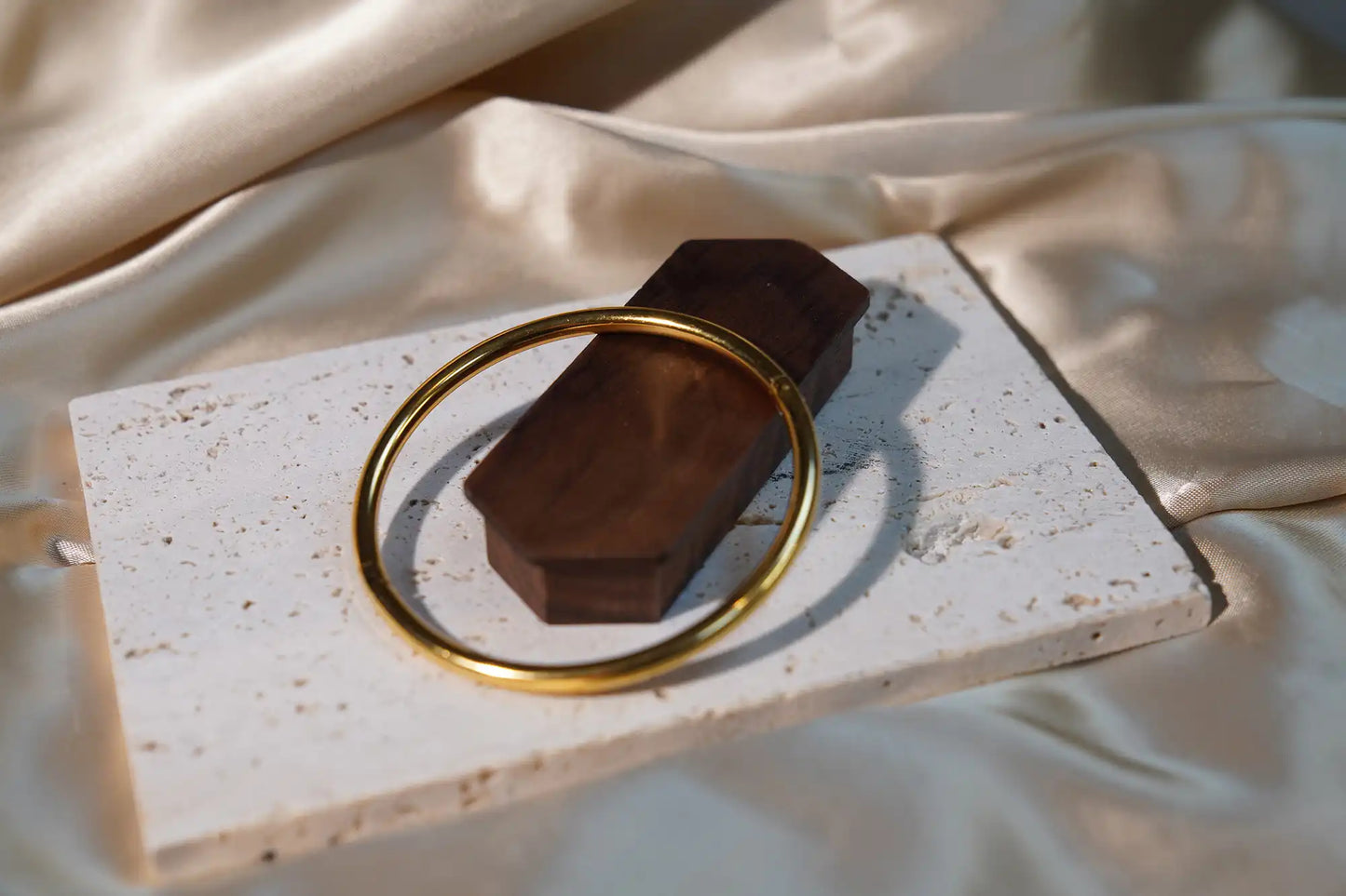 Sleek Gold Circle Bracelet