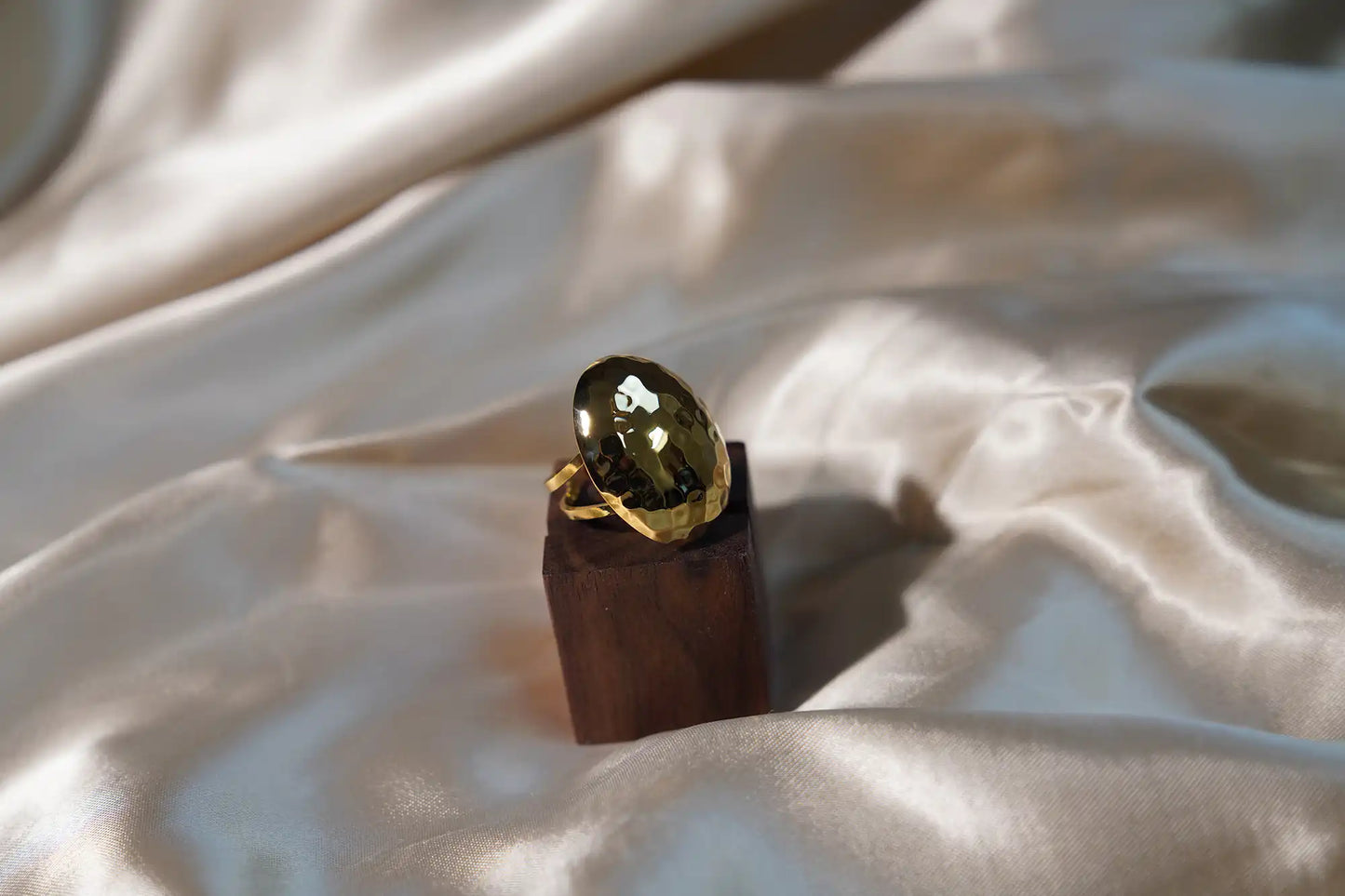 Impactful Oval Golden Ring