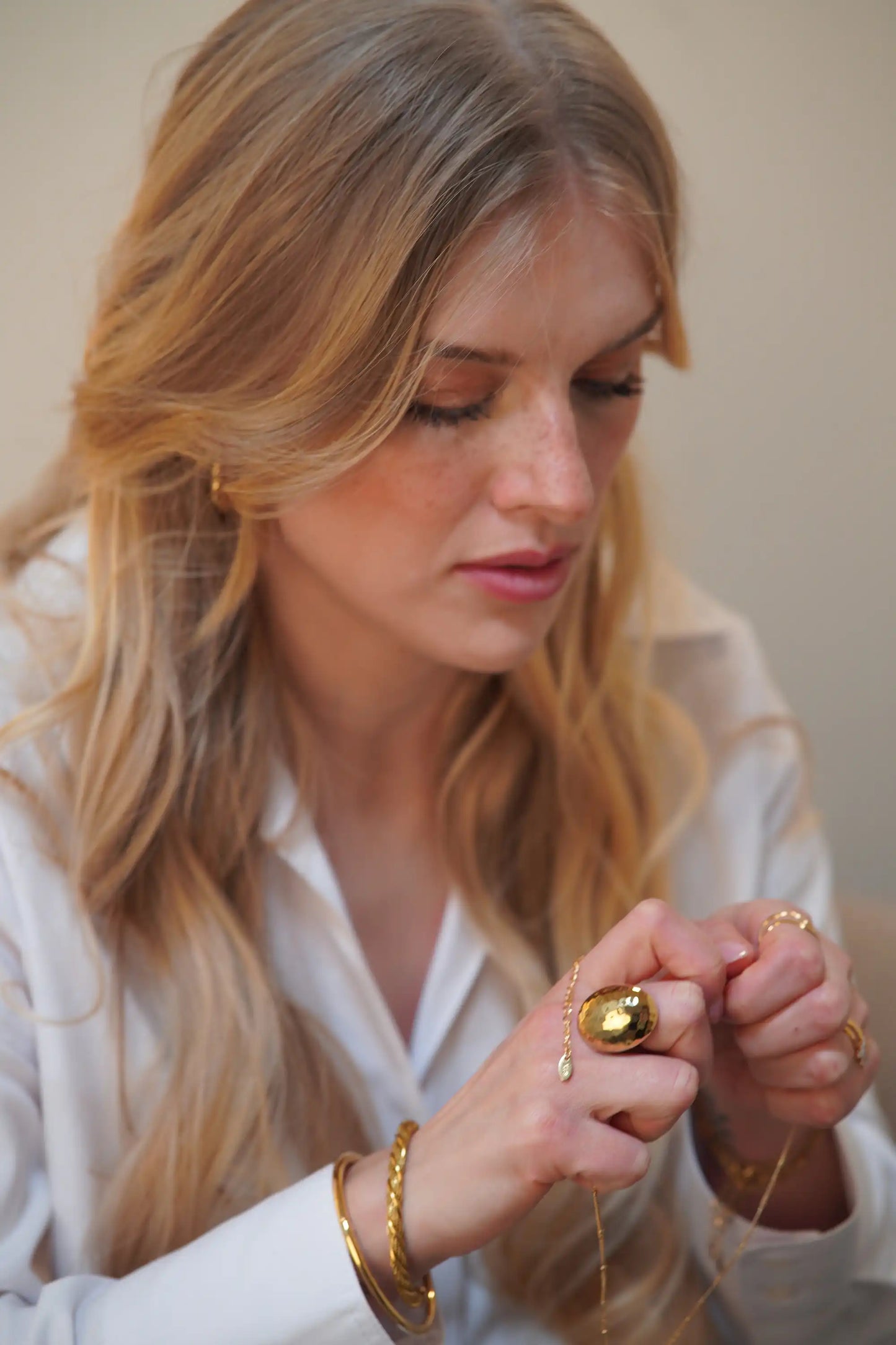 Sleek Gold Circle Bracelet