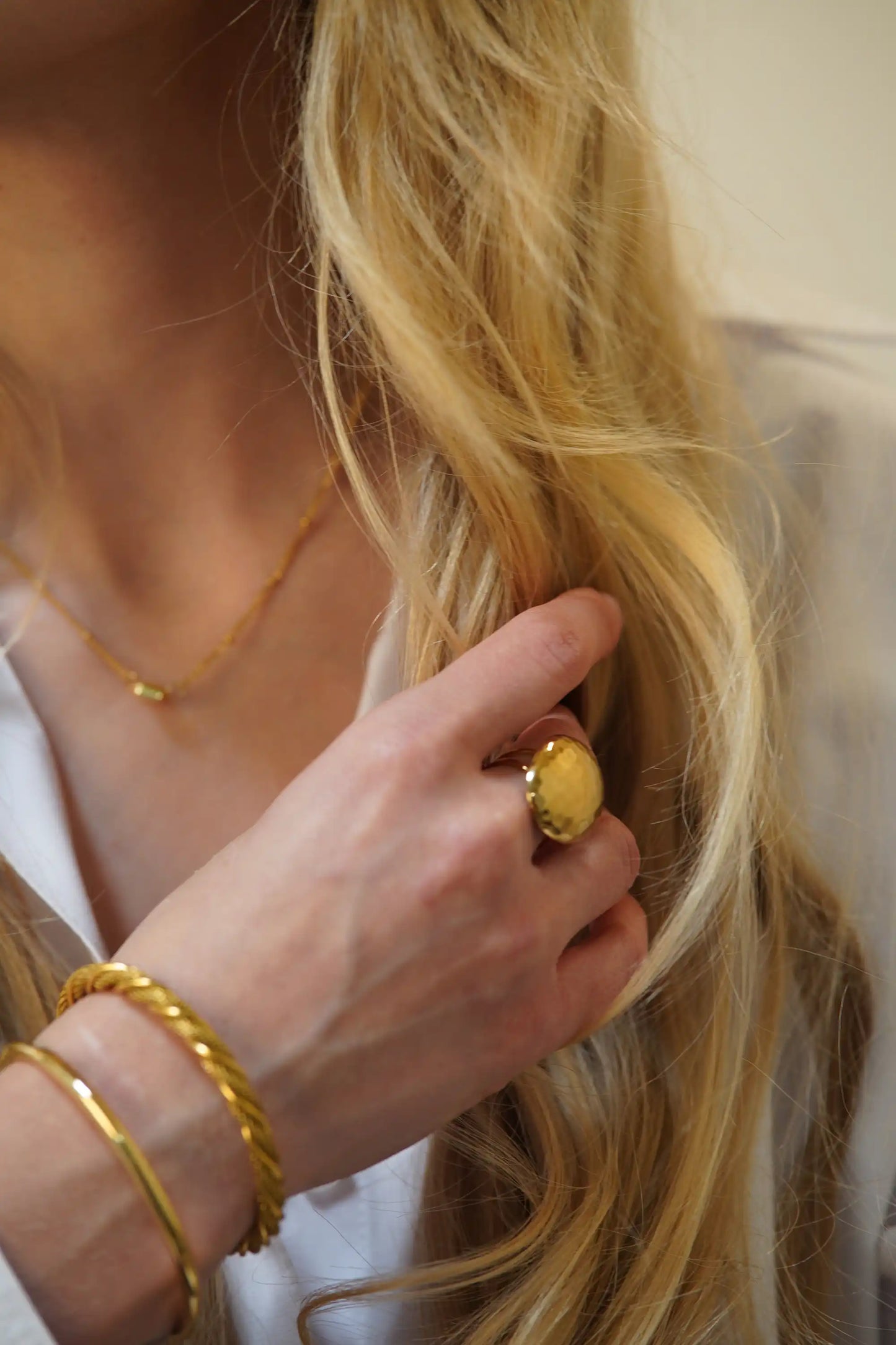 Sleek Gold Circle Bracelet